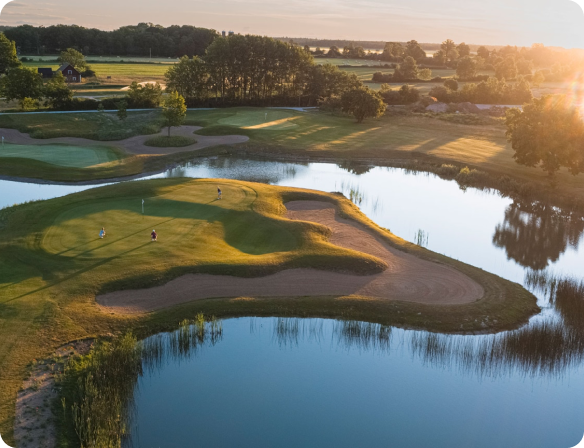 Gumbalde Resort golfbana vid solnedgång - vacker golfanläggning på Gotland där Berrycloud Consulting bidragit till affärsutveckling
